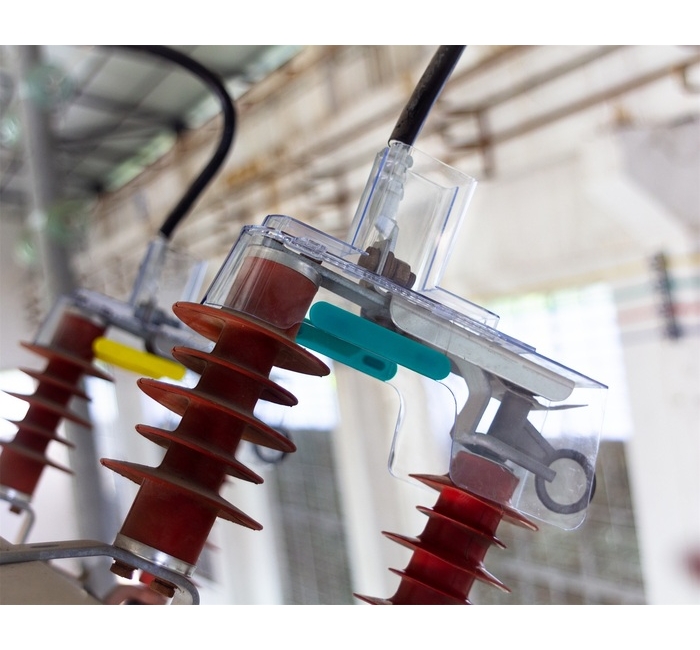 透明绝缘护罩和工具